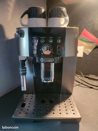 Machine a café à grain DELONGHI magnifica smart S
