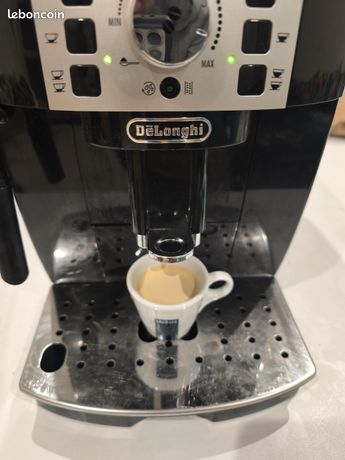 Machine à café Delonghi magnifica S