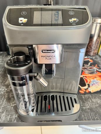 Machine à café Delonghi magnifique à plus
