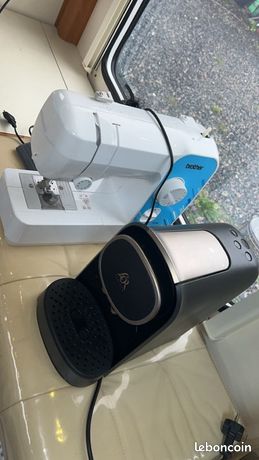 Machine à café et machine à coudre