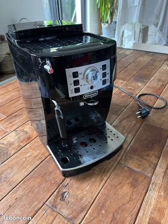 Machine à café expresso et broyeur Magnifica S