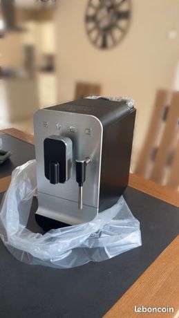 Machine à café grain Smeg Noir Buse Vapeur