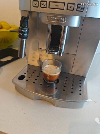 Machine a café grains Delonghi magnifica S plus