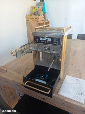 Machine à café LAVAZZA