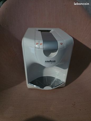 Machine à café LAVAZZA
