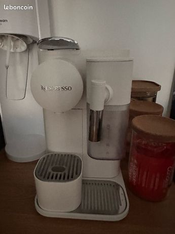 Machine à café Nespresso Delonghi Latissima One