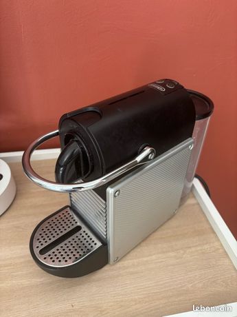 Machine à café Nespresso Delonghi
