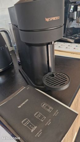 Machine à café Nespresso Vertuo avec 89 capsules Nespresso