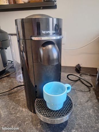 Machine à café Nespresso Vertuo + capsules offertes