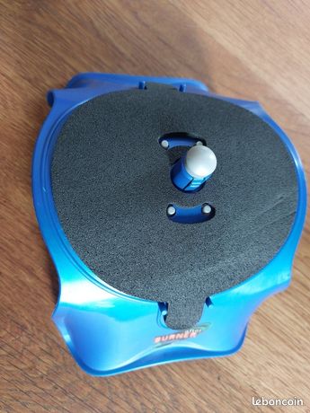 Machine à centrer les CD et DVD informatique