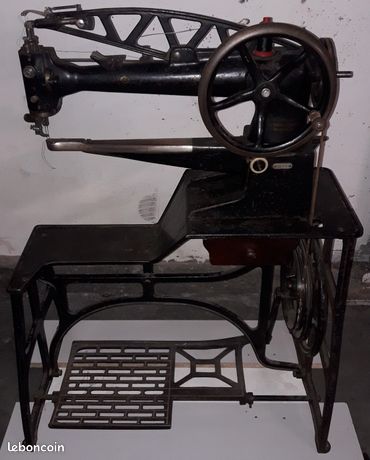 Machine à coudre ADLER