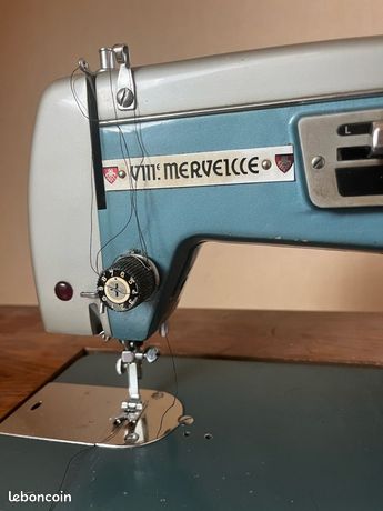 Machine à coudre et son meuble ZIGZAG DELUXE