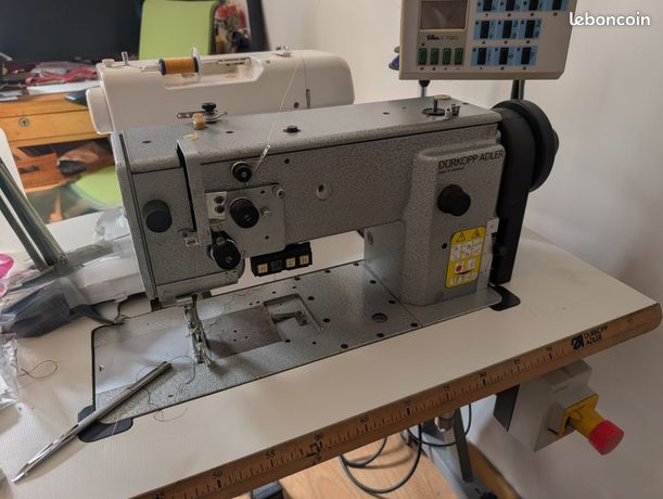Machine à coudre industrielle Adler