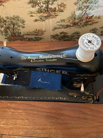 Machine à coudre Singer avec table fonctionne A prendre sur place