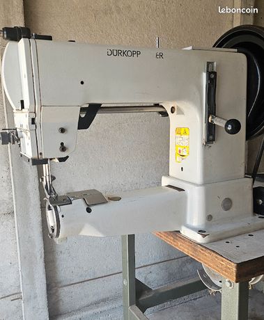 Machine à coudre triple entrainement durkopp Adler 205