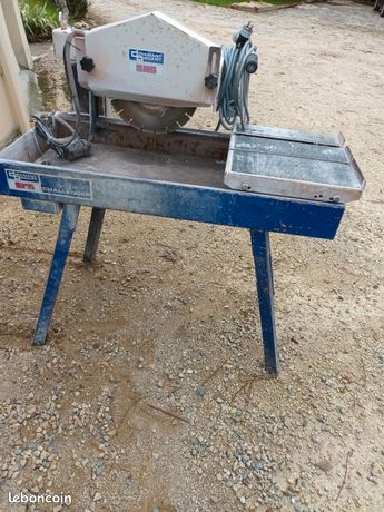 Machine a coupé le carrelage