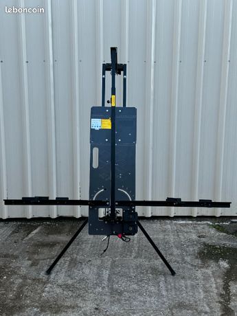 Machine a couper le polystyrene