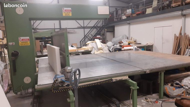 Machine à découper mousse