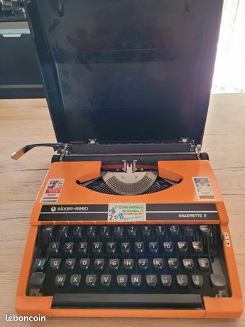 Machine à écrire Silver Reed