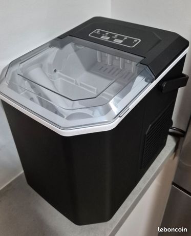 Machine a glaçons 12kg en 24h 9 glaçons en 7 minutes