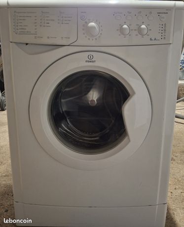 Machine à laver Indesit 6 kg – Très bon état – Fonctionne parfaitement
