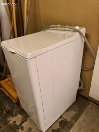 Machine à laver le linge Arthur Martin couleur blanc