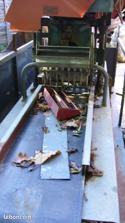 Machine à mottes, motteuse, presse mottes