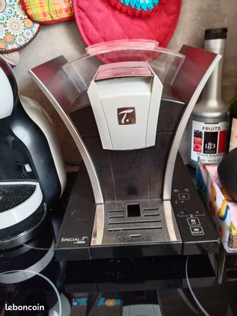 Machine à thé Nestlé spécial t + capsules + 2 tasses DCA