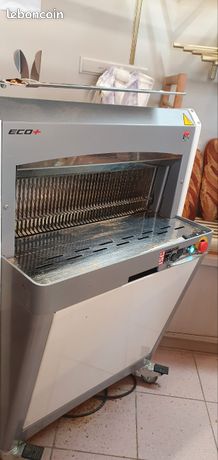 Machine à trancher le pain