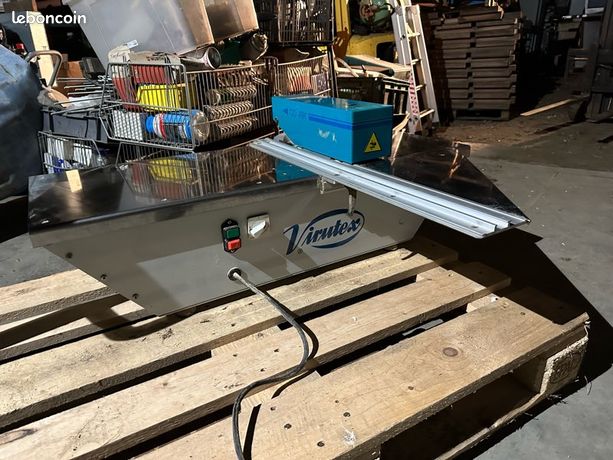 Machine automatique à découper les stratifiés Virutex CO49