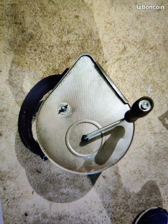 Machine manuelle à crepir