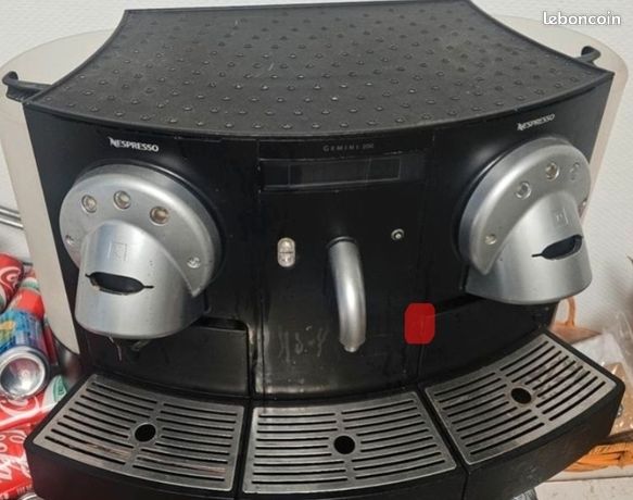 Machine Nespresso café