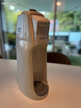 Machine Sodastream blanche + bouteille de gaz entamée
