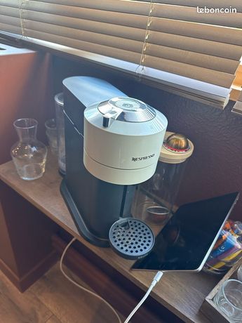 Machine à café Nespresso Vertuo quasi