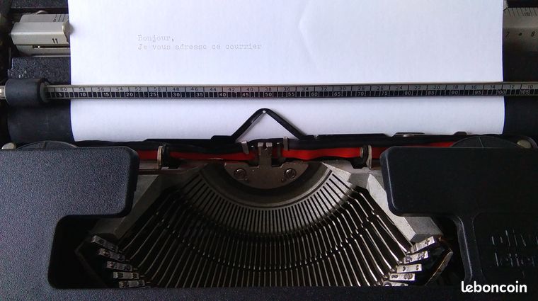 Machine a écrire olivetti lettera 36