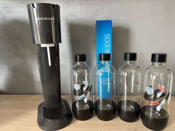 Machine Sodastream + bombone de gaz + 4 bouteilles à remplir Pharaon062