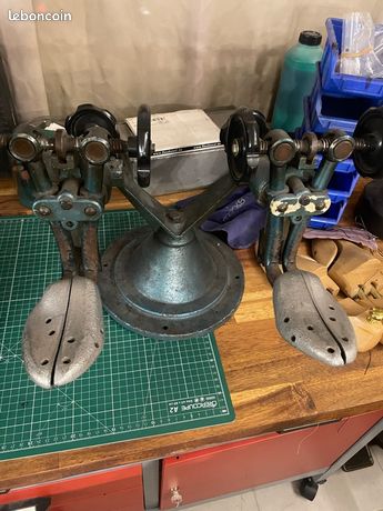 Machines de cordonnerie à écarter les chaussures