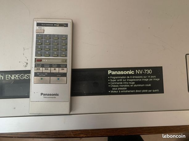 Magnétoscope Panasonic et lot de VHS