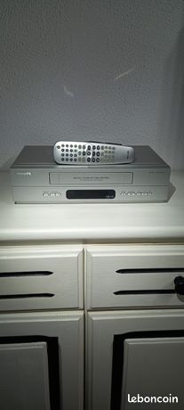 Magnétoscope PHILIPS vr150 avec télécommande