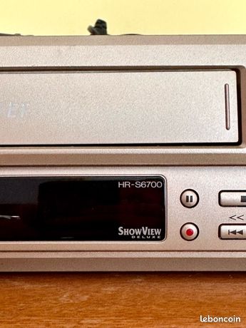 Magnétoscope SVHS JVC HR-S6700