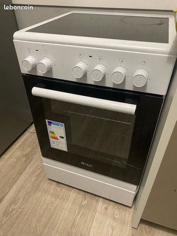 MAGNIFIQUE CUISINIÈRE DE AYA servit 3 semaine LE PRiX EST TOTALEMENT SACRIFIER