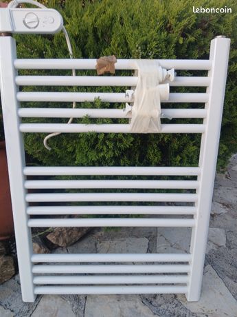 Magnifique sèche-serviettes blanc à Carry-le-Rouet