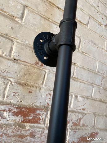 Main Courante Noir avec Tuyau en Acier Galvanisé Industriel