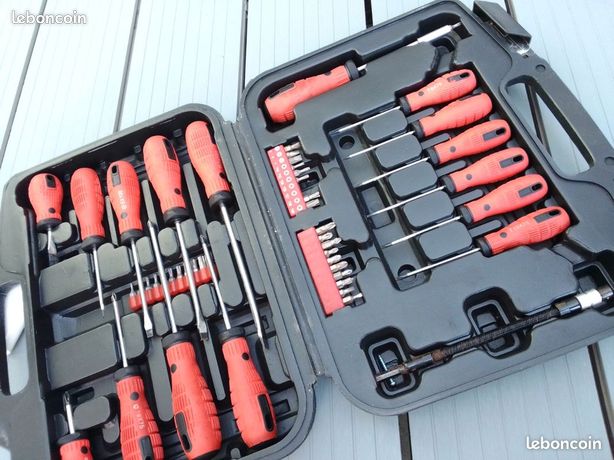 Mallette avec tournevis et embout