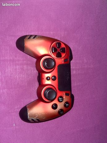 Manette PS4 rouge + clé USB Très bon état