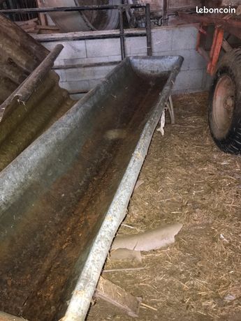 Mangeoire chevaux ovins bovins