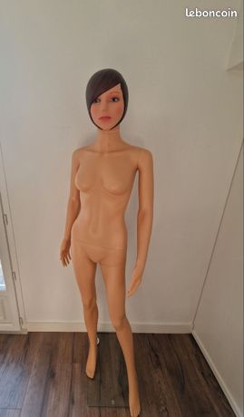 Mannequin femme plastique