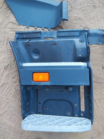 Marche pied droit Scania