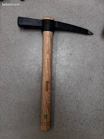 Martelette à pique / Piochon de maçon OUTIBAT 700 g manche en frêne