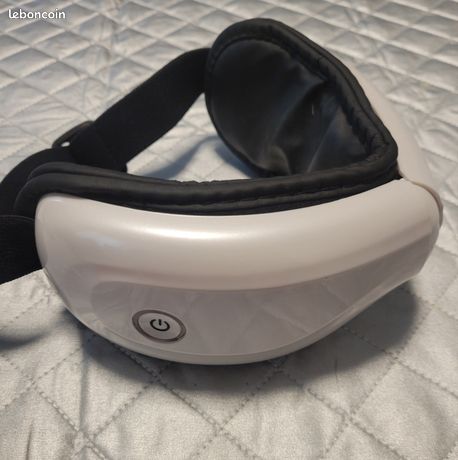 Masque oculaire massant retend la peau